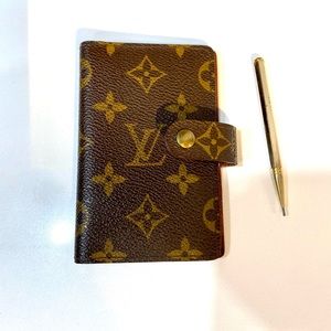 Authentic 💯 Louis Vuitton small Monogram address, phone contact w/ pencil.